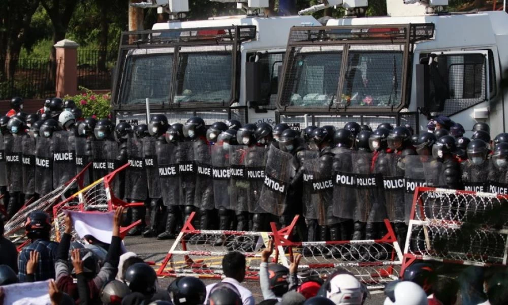 Μιανμάρ: Ο στρατός της συγκρούεται με μαχητές τοπικών ένοπλων οργανώσεων